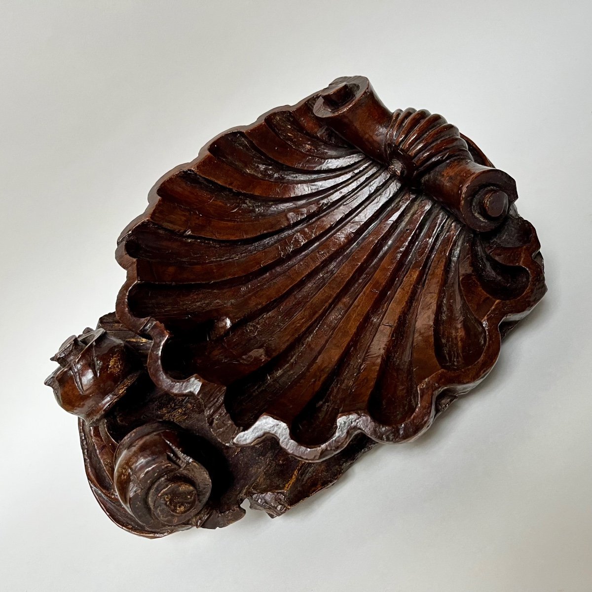 Coquille en bois sculpt&eacute; - Italie, XVIIe - XVIIIe si&egrave;cle -photo-4