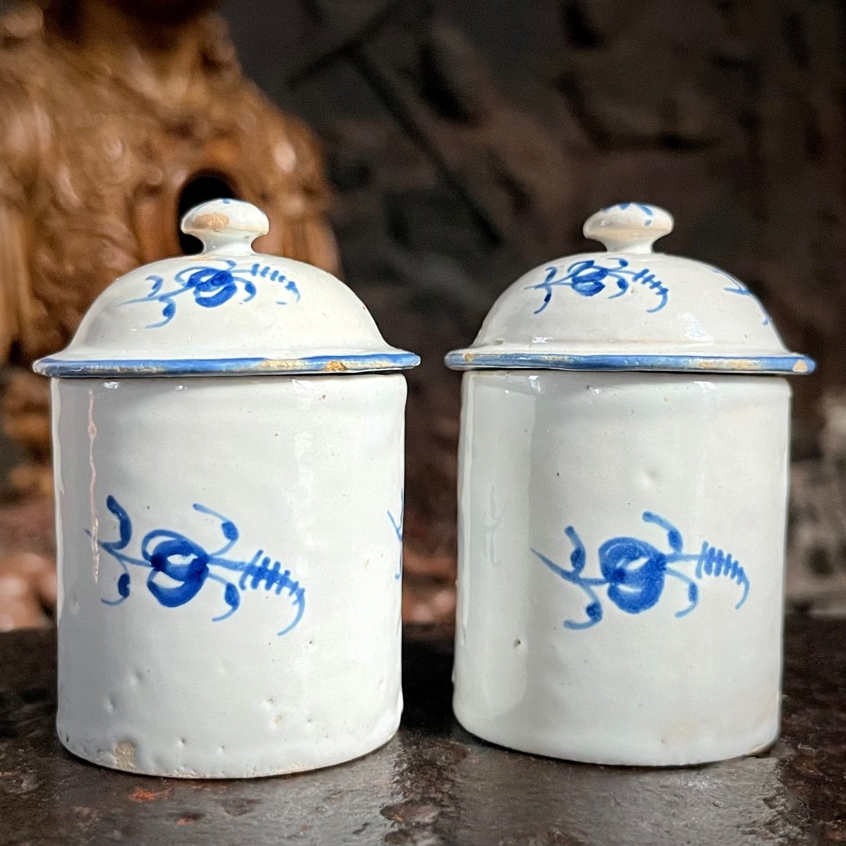 Trois pots à fard en faïence de Varages fin du XVIIIe siècle décor de brindilles blanc bleu 18e-photo-3