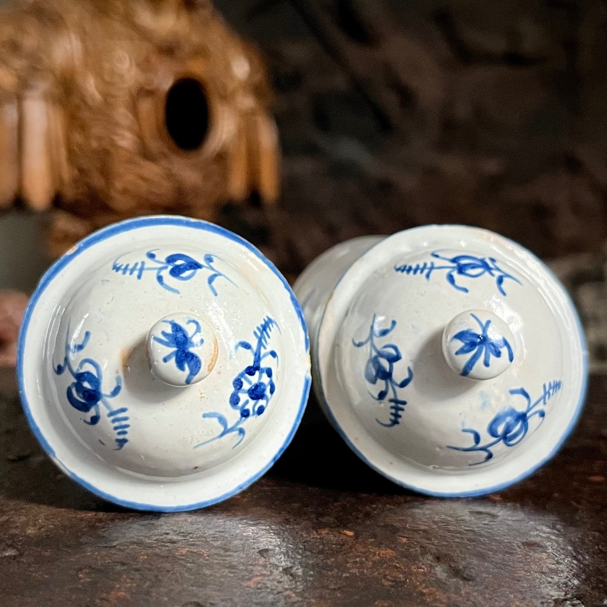 Trois pots à fard en faïence de Varages fin du XVIIIe siècle décor de brindilles blanc bleu 18e-photo-5