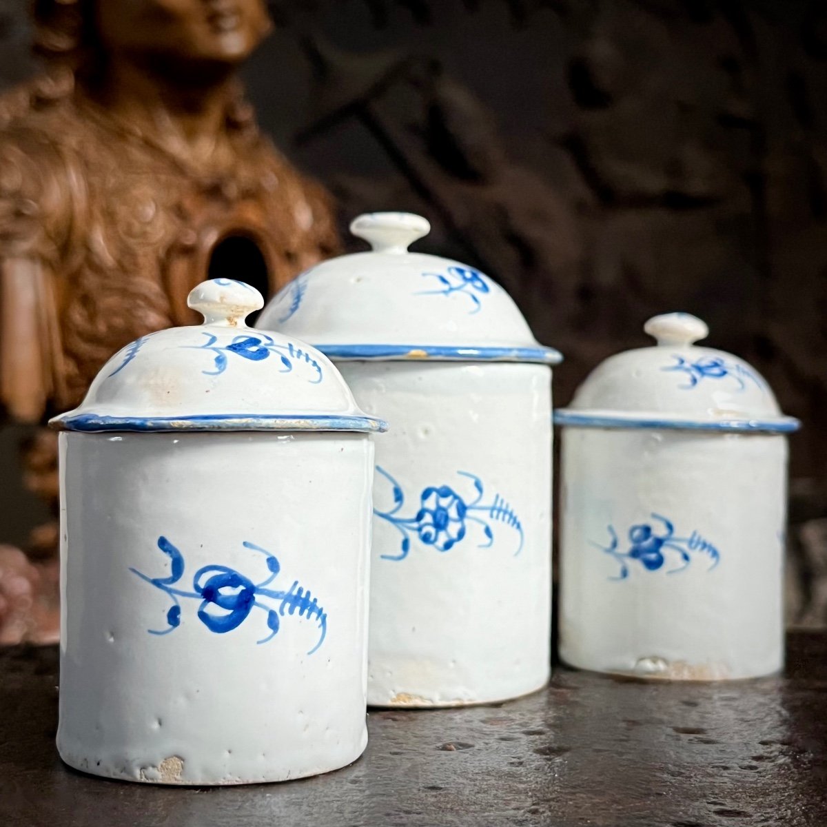 Trois pots à fard en faïence de Varages fin du XVIIIe siècle décor de brindilles blanc bleu 18e-photo-8