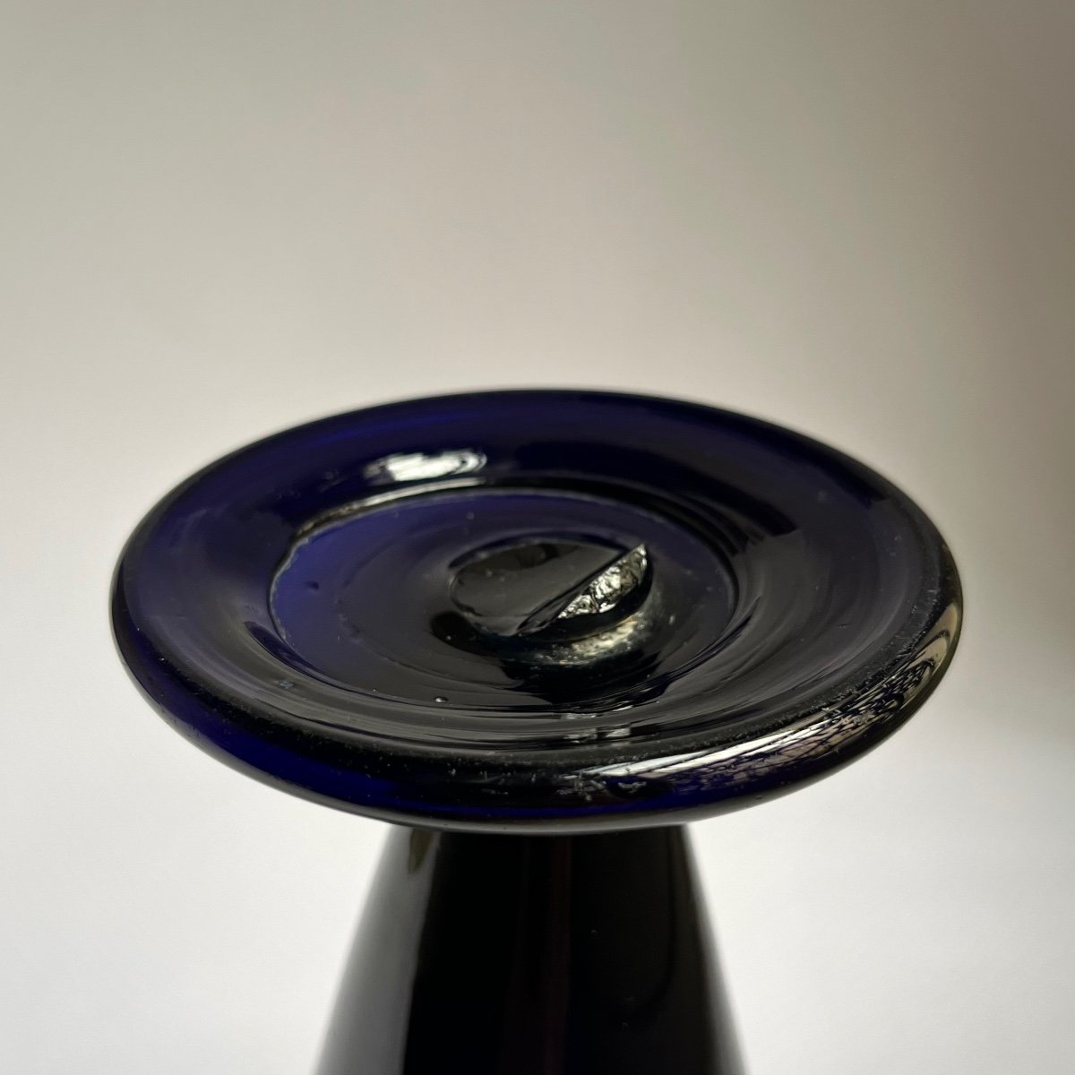 18th Century Cobalt Blue Tinted Blown Glass Vase From The Boyer Factory In Bordeaux 18th Century-photo-4