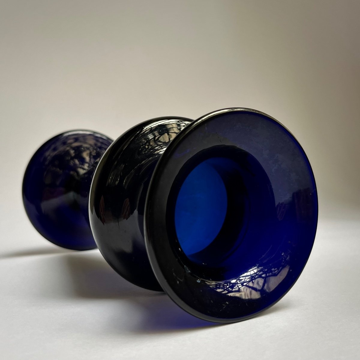 18th Century Cobalt Blue Tinted Blown Glass Vase From The Boyer Factory In Bordeaux 18th Century-photo-1