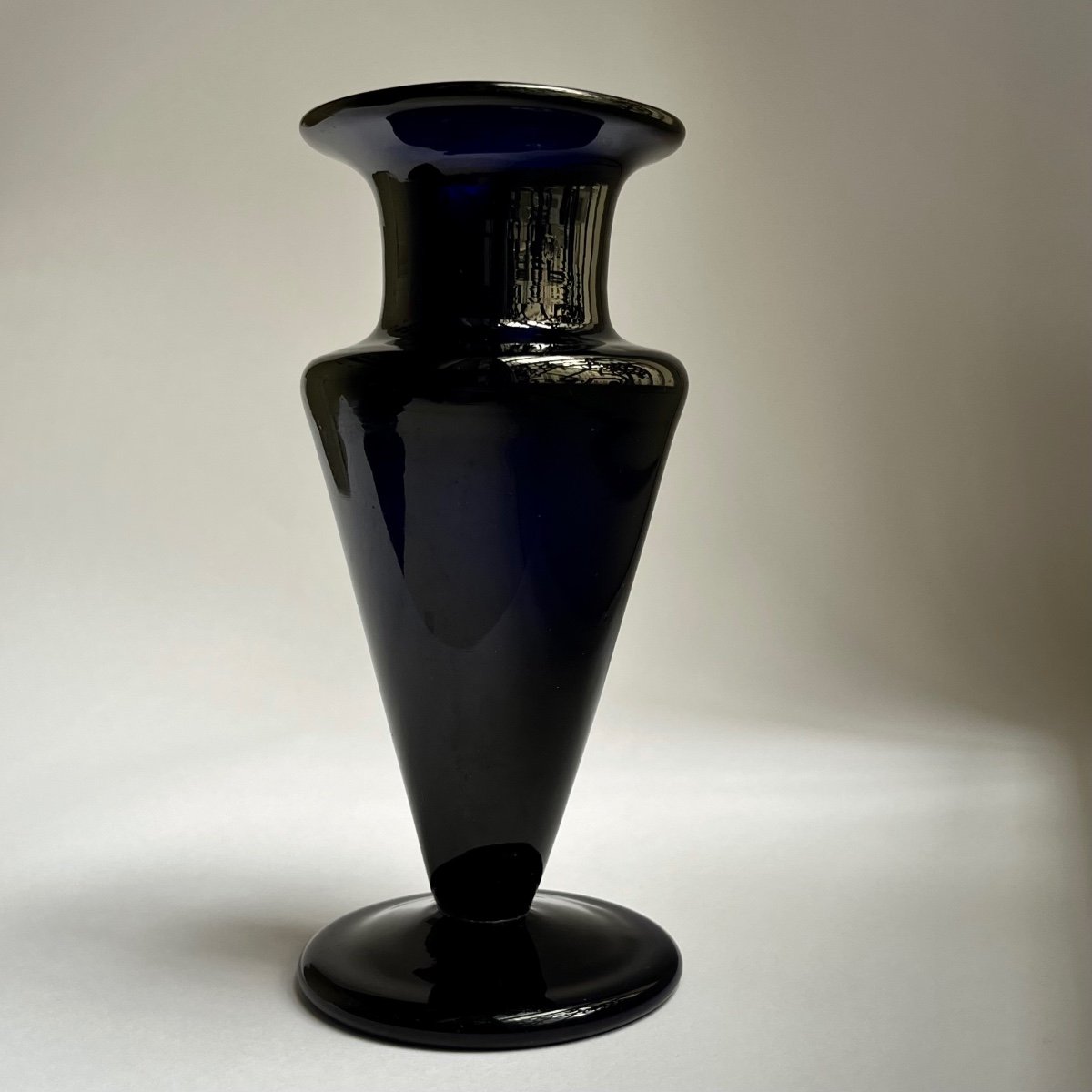 18th Century Cobalt Blue Tinted Blown Glass Vase From The Boyer Factory In Bordeaux 18th Century