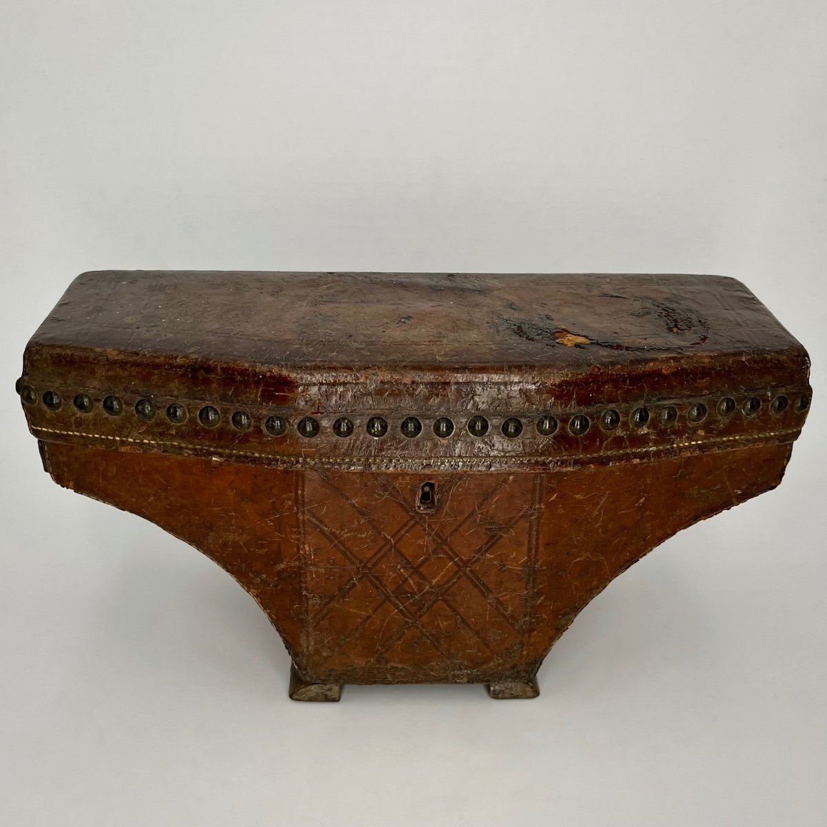 Curious Leather Box With Studs From The End Of The 18th Century - Beginning Of The 19th Century, 18th Century Chest, 19th Century Case-photo-8