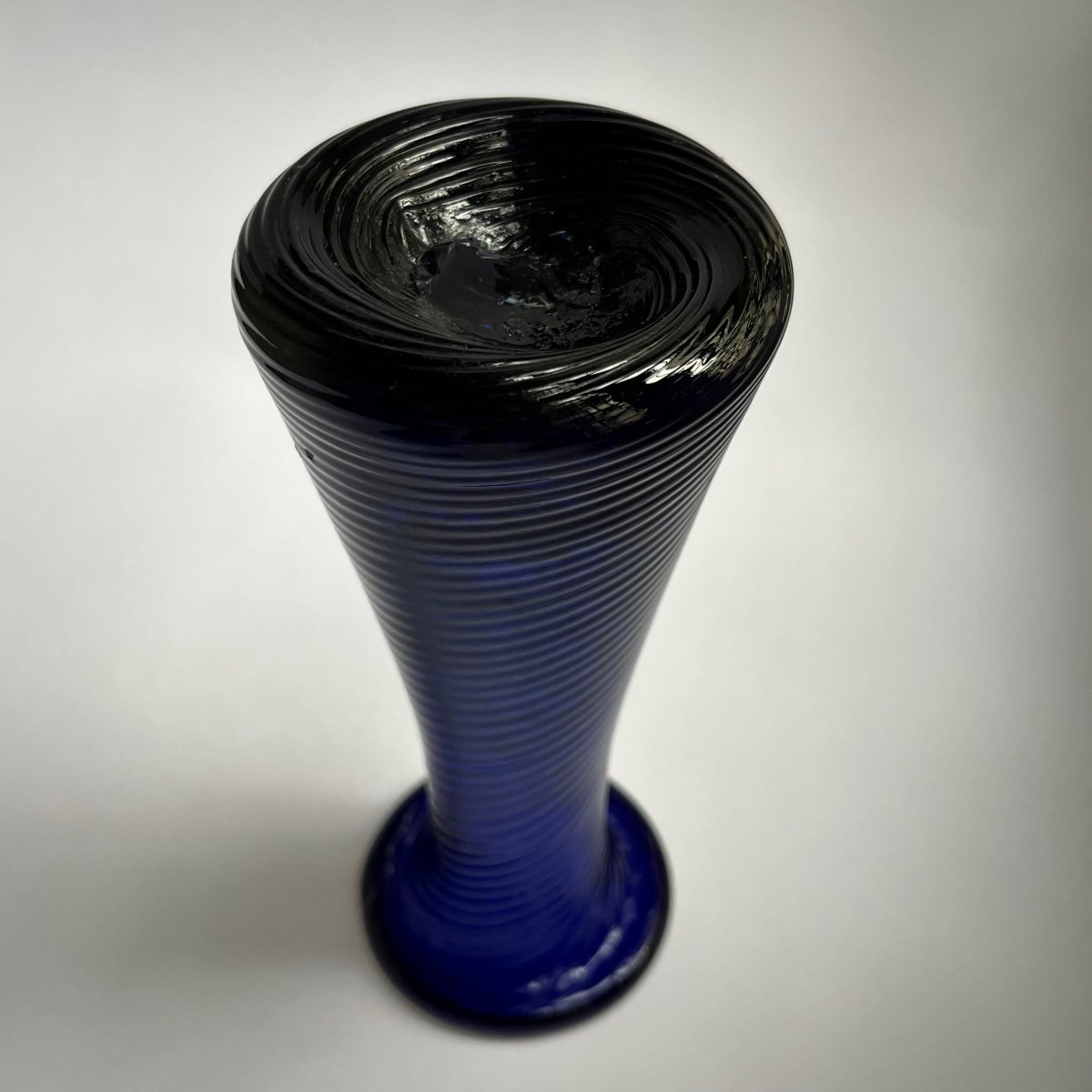 Vase à bulbe en verre bleu cobalt torsadé de la manufacture Boyer à Bordeaux, fin XVIIIe 18e-photo-4