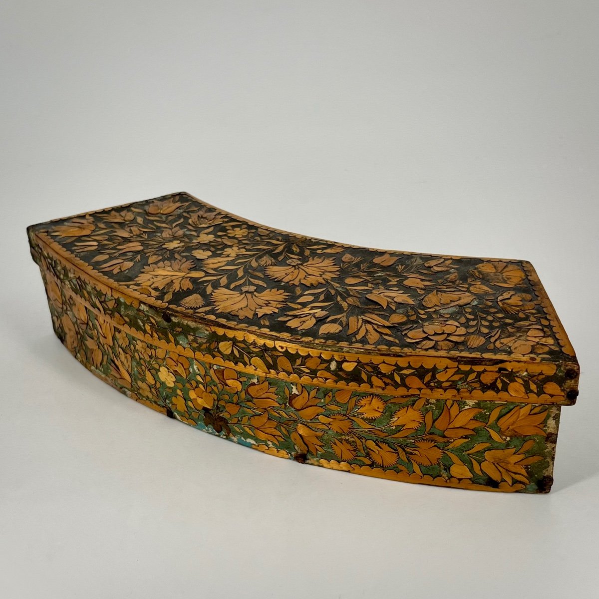 18th Century Straw Marquetry Box, Instruments Of The Passion Of Christ - 18th Century Folk Art