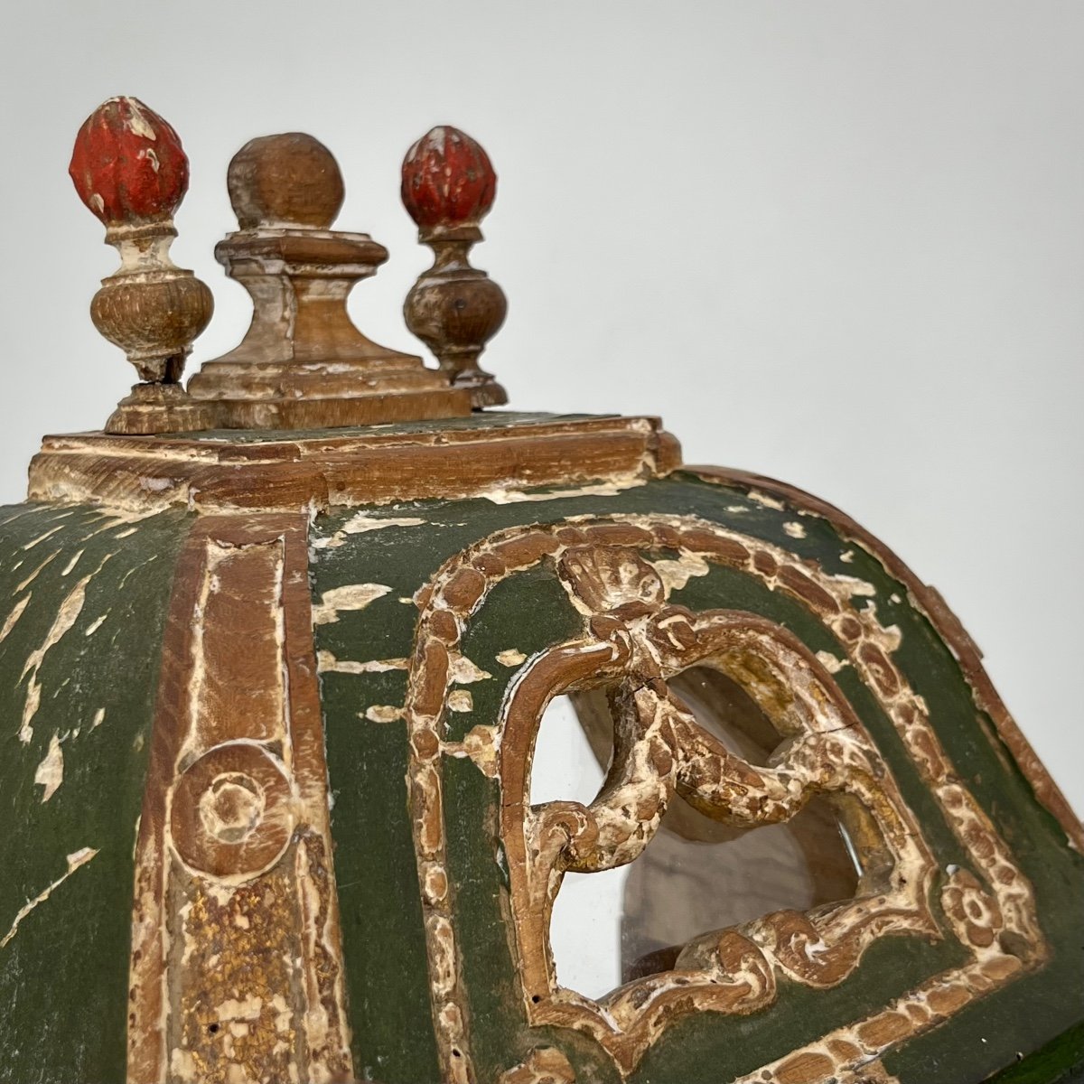 Reliquary Or Small Display Case Of Folk Art In Painted Wood From The 18th Century -photo-3