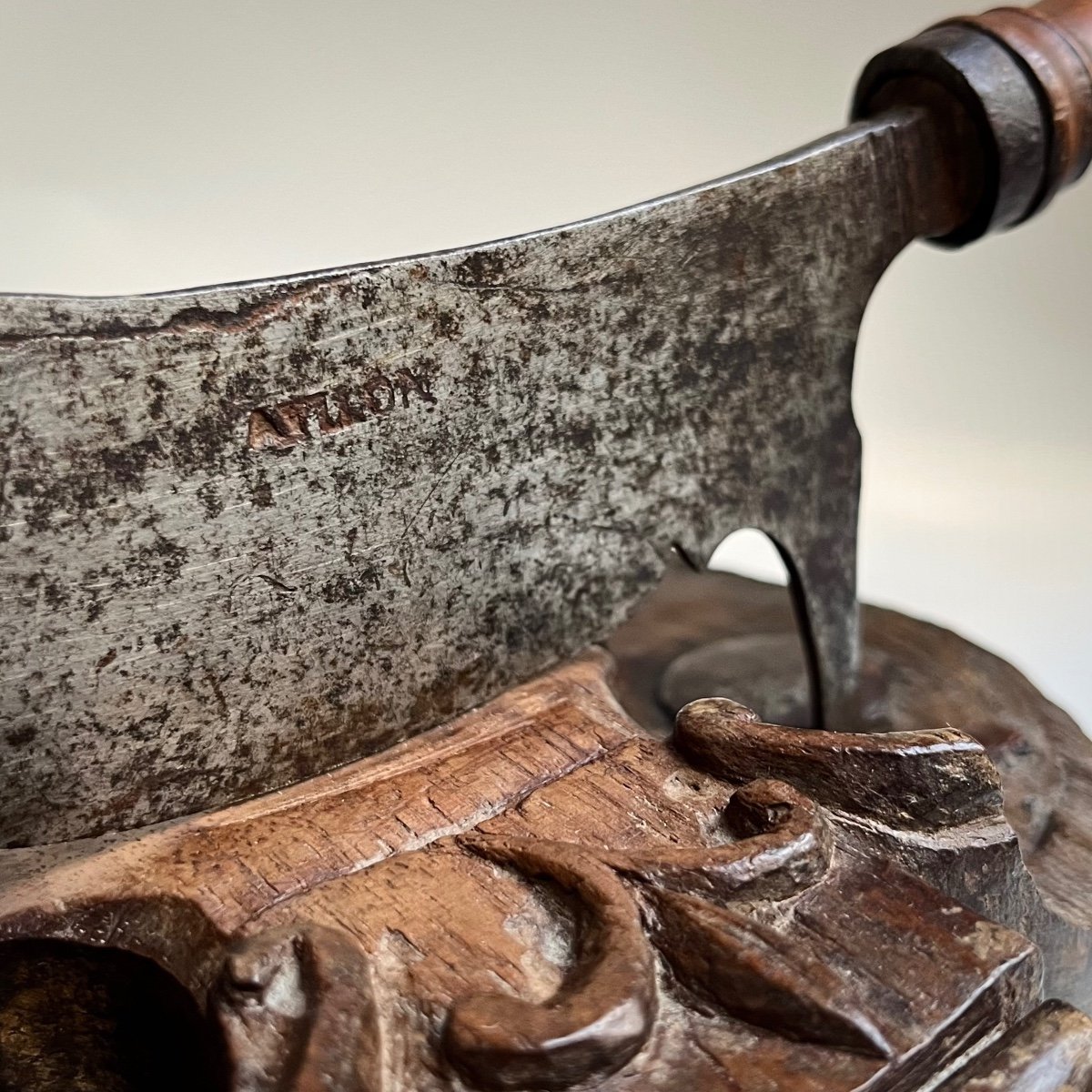 Coupe chocolat à décor d'une fleur de lys en bois et fer forgé XVIIIe art populaire 18e siècle-photo-1