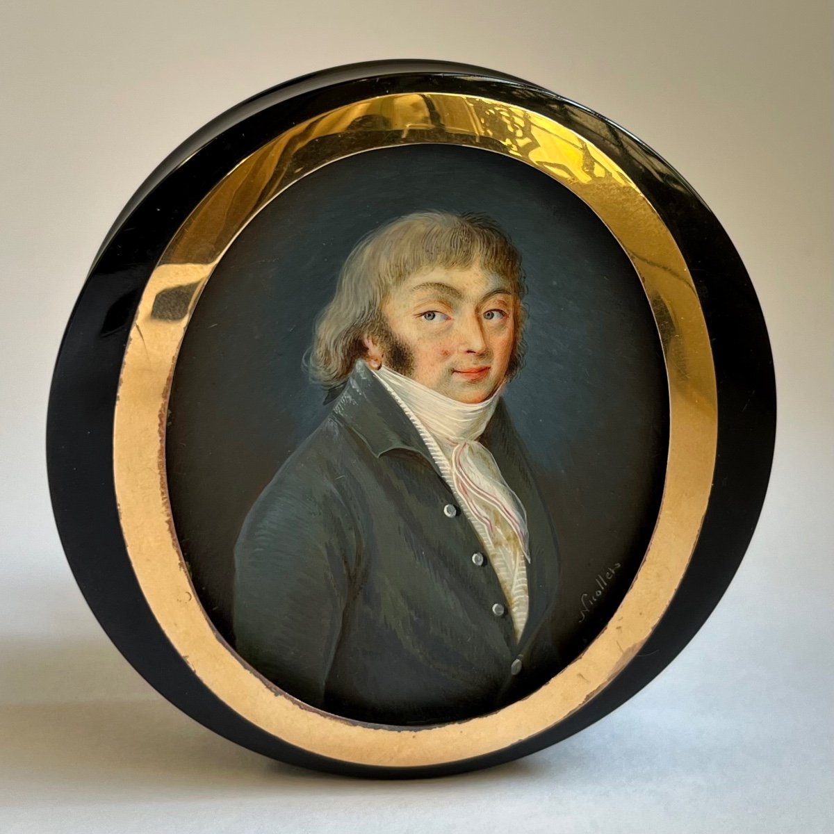 Boîte à décor d'un portrait miniature d'homme signé Nicollet cerclage en or XIXe siècle 19e