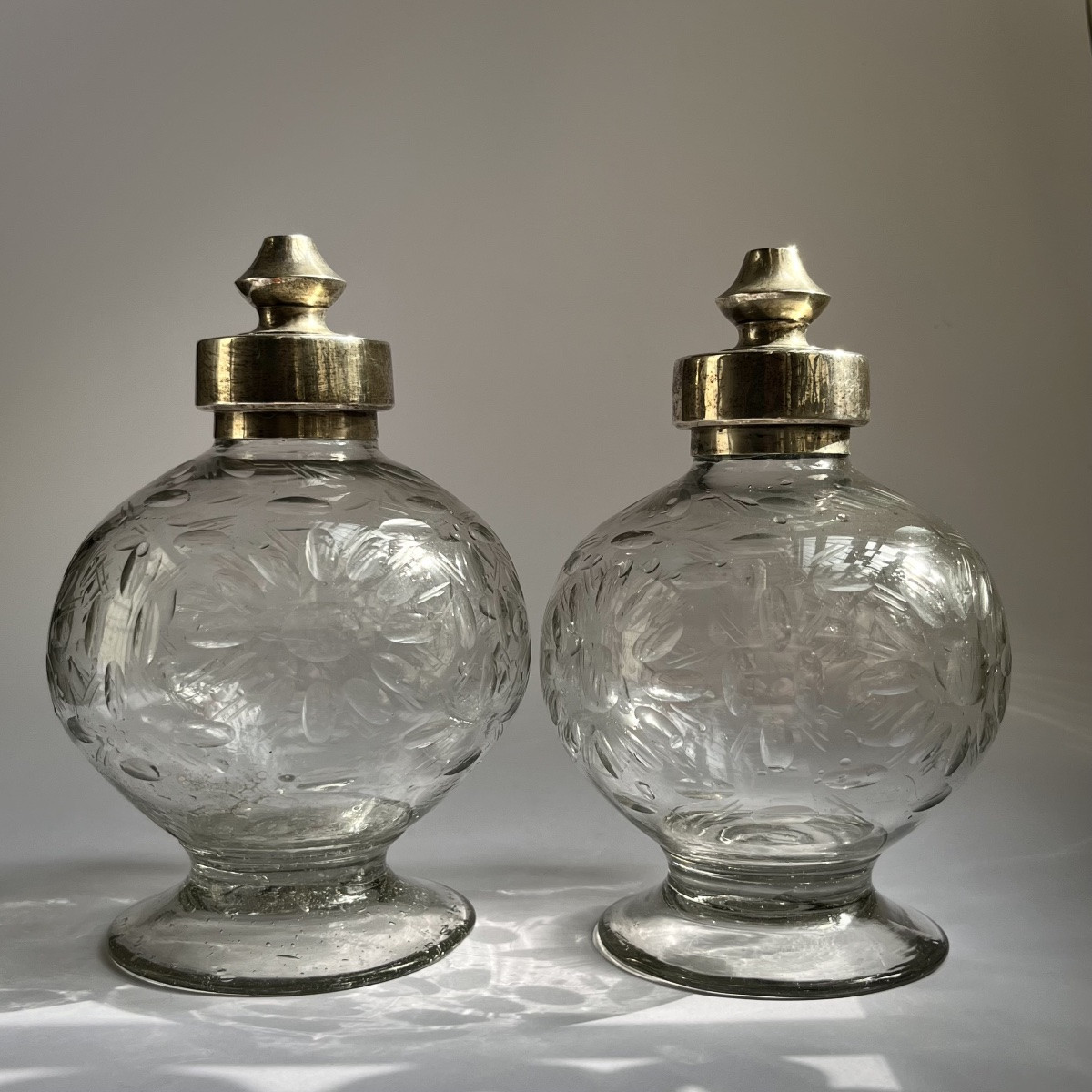 Two 18th Century Blown And Faceted Cut Glass Ball Bottles 18th Century 18th Century 18th Century-photo-2