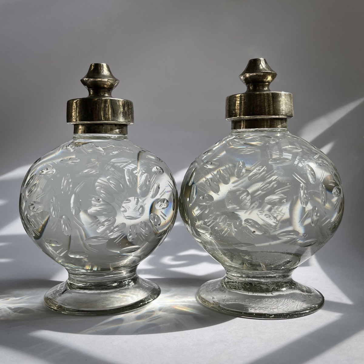 Two 18th Century Blown And Faceted Cut Glass Ball Bottles 18th Century 18th Century 18th Century-photo-3