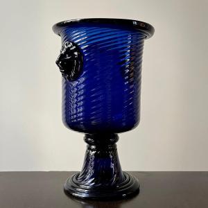 Vase aux mufles de lion en verre souffl&eacute; bleu cobalt - Boyer &agrave; Bordeaux, XVIIIe si&egrave;cle 18e