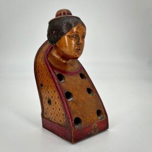 Chevillier de vielle à roue à sculpture de tête de femme en bois XIXe siècle art populaire 19e 