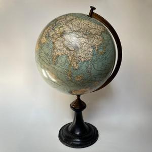 Globe terrestre par Delamarche Bertaux éditeur à Paris XIXe siècle mappemonde 19e 