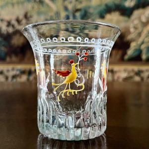 Gobelet normand en verre soufflé à décor émaillé d'un coq et de fleurs Normandie début XIXe 19e