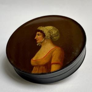 Box Or Snuff Box Decorated With A Portrait Of A Young Woman In Papier-mâché, 19th Century