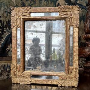 Petit miroir à parcloses d'époque Louis XVI en bois doré fin XVIIIe siècle glace 18e