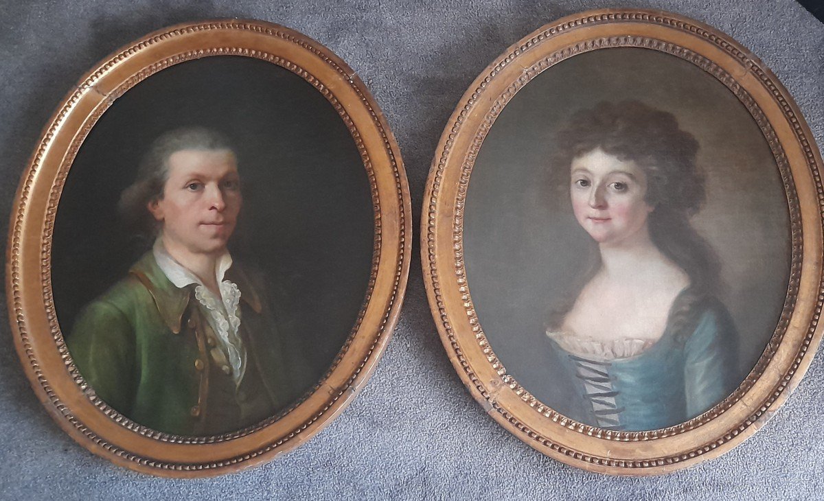 Paire De Toiles Ovales école Française  Circa 1780 Portrait Dame Et Homme En Buste