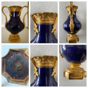 Paire De Vases Montés En Porcelaine  Bleu  19e Siecle 