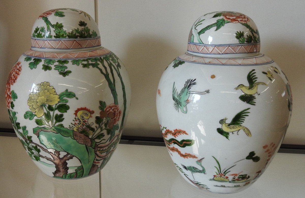 Chine - Paire De Vases Couverts En Porcelaine