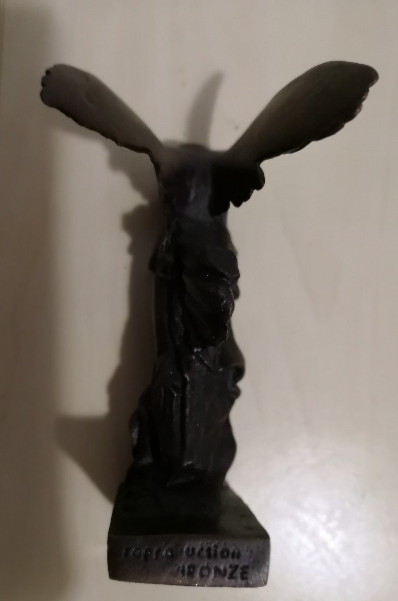 Sculpture en Bronze d'une reproduction de la " Victoire de Samothrace "-photo-2