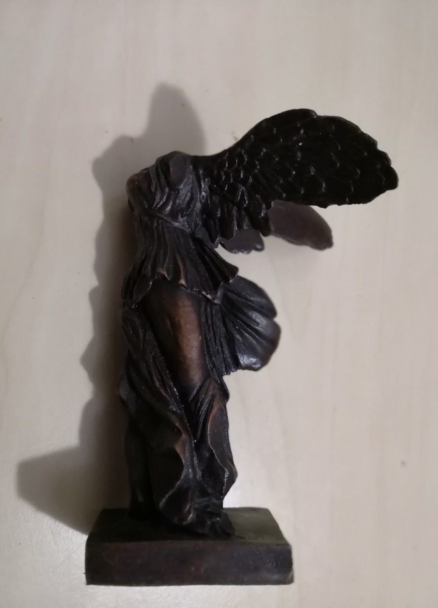 Sculpture en Bronze d'une reproduction de la " Victoire de Samothrace "-photo-4