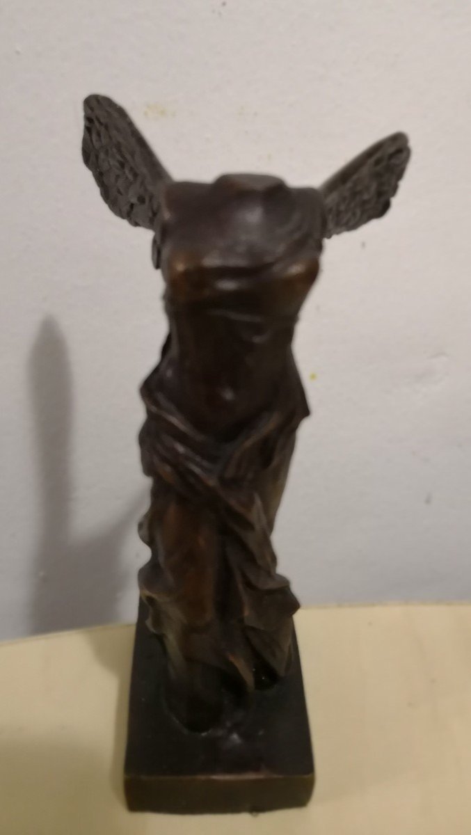 Sculpture en Bronze d'une reproduction de la " Victoire de Samothrace "-photo-1