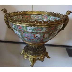 Chine XIX - Grande Coupe En Porcelaine De Canton