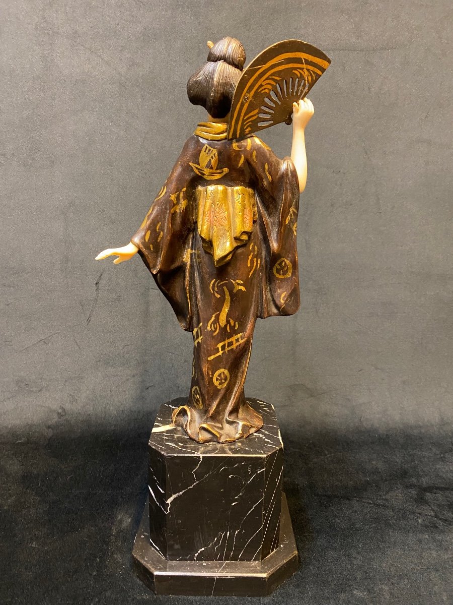 Geisha In Chryselephantine Bronze -photo-1