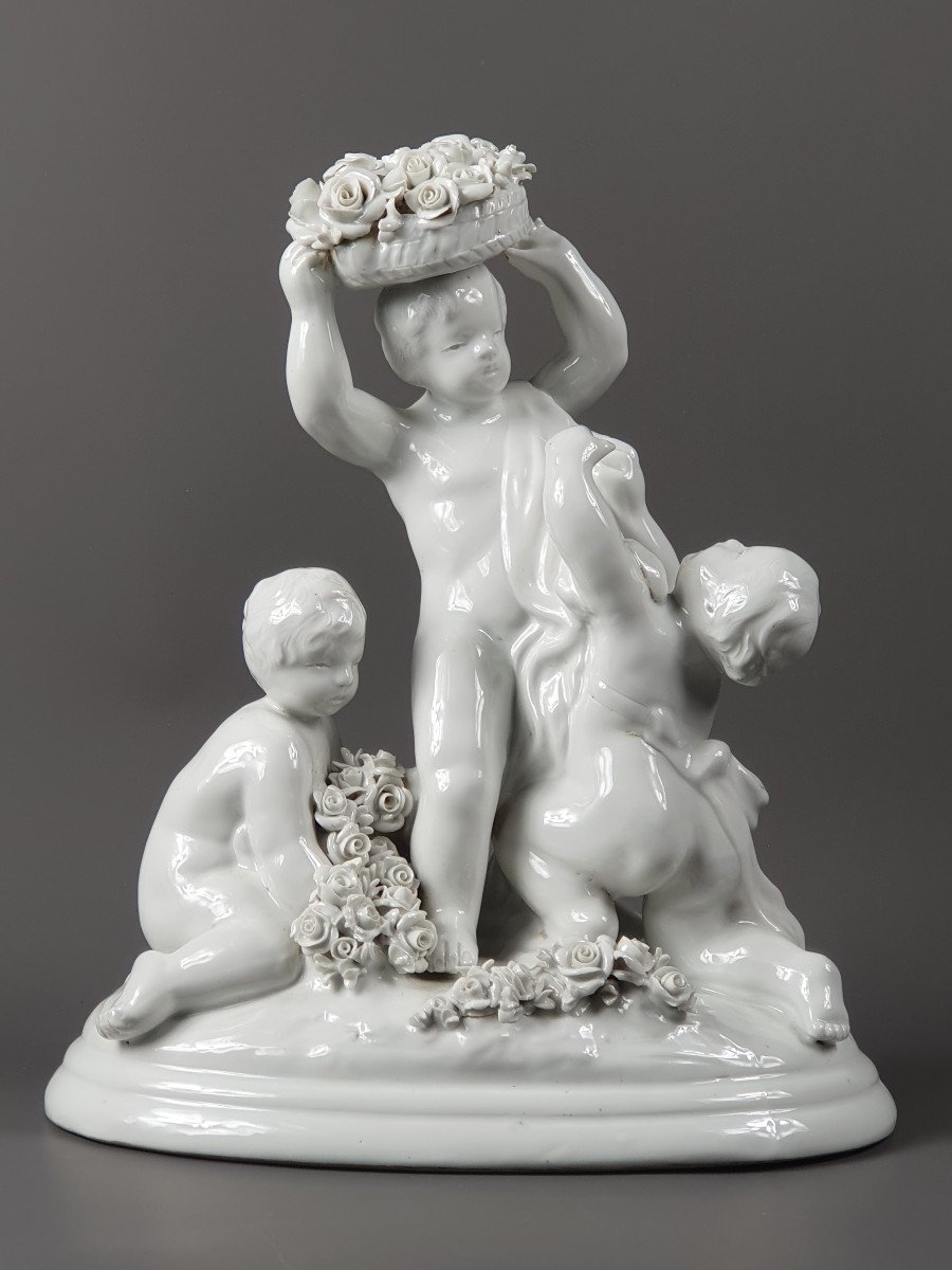 Capodimonte  - Groupe En Porcelaine &eacute;maill&eacute;e - Putti Aux Fleurs d'Apr&egrave;s Badessi-photo-2