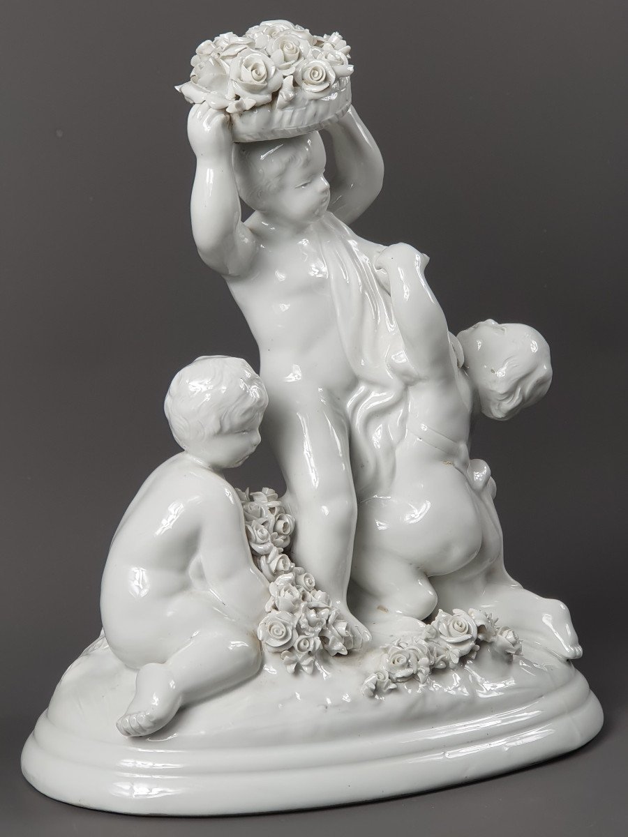 Capodimonte  - Groupe En Porcelaine &eacute;maill&eacute;e - Putti Aux Fleurs d'Apr&egrave;s Badessi-photo-4