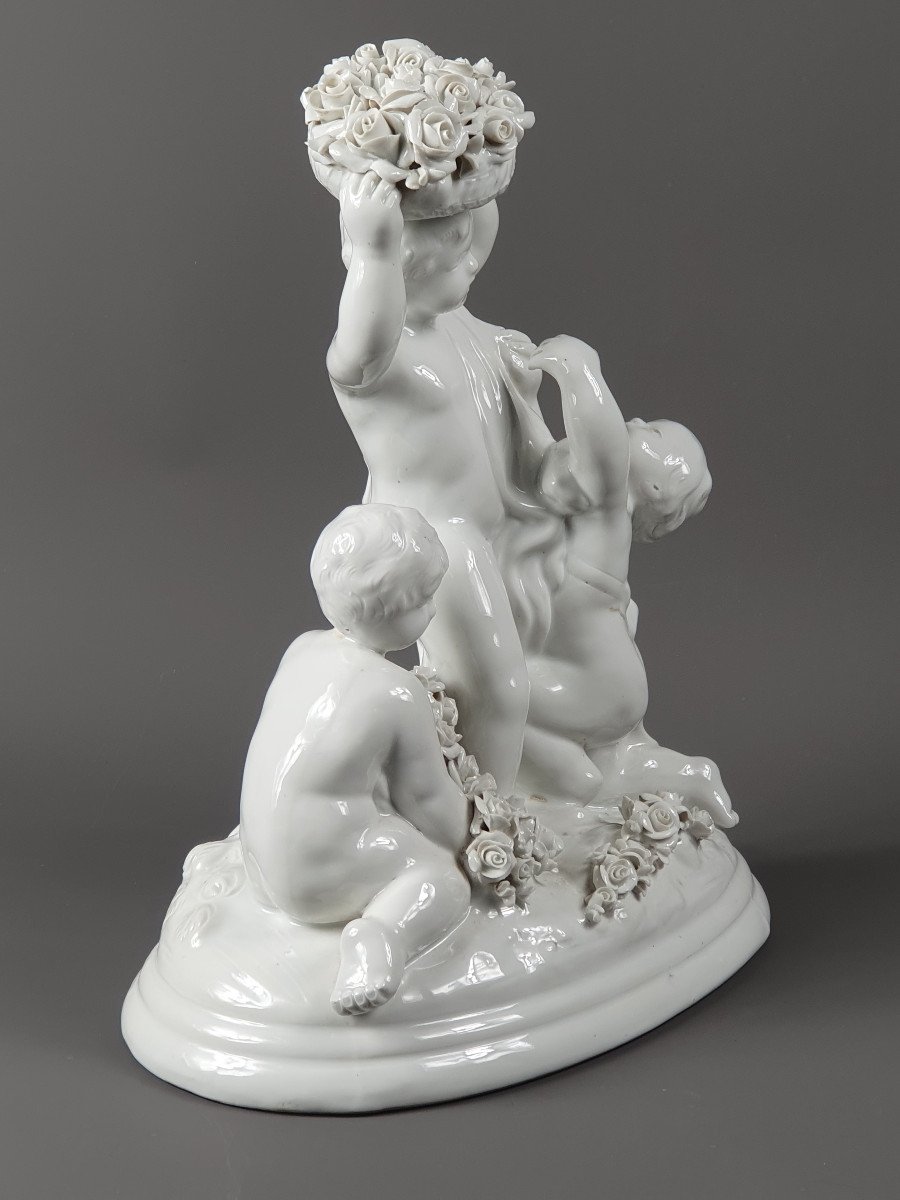 Capodimonte  - Groupe En Porcelaine &eacute;maill&eacute;e - Putti Aux Fleurs d'Apr&egrave;s Badessi-photo-4