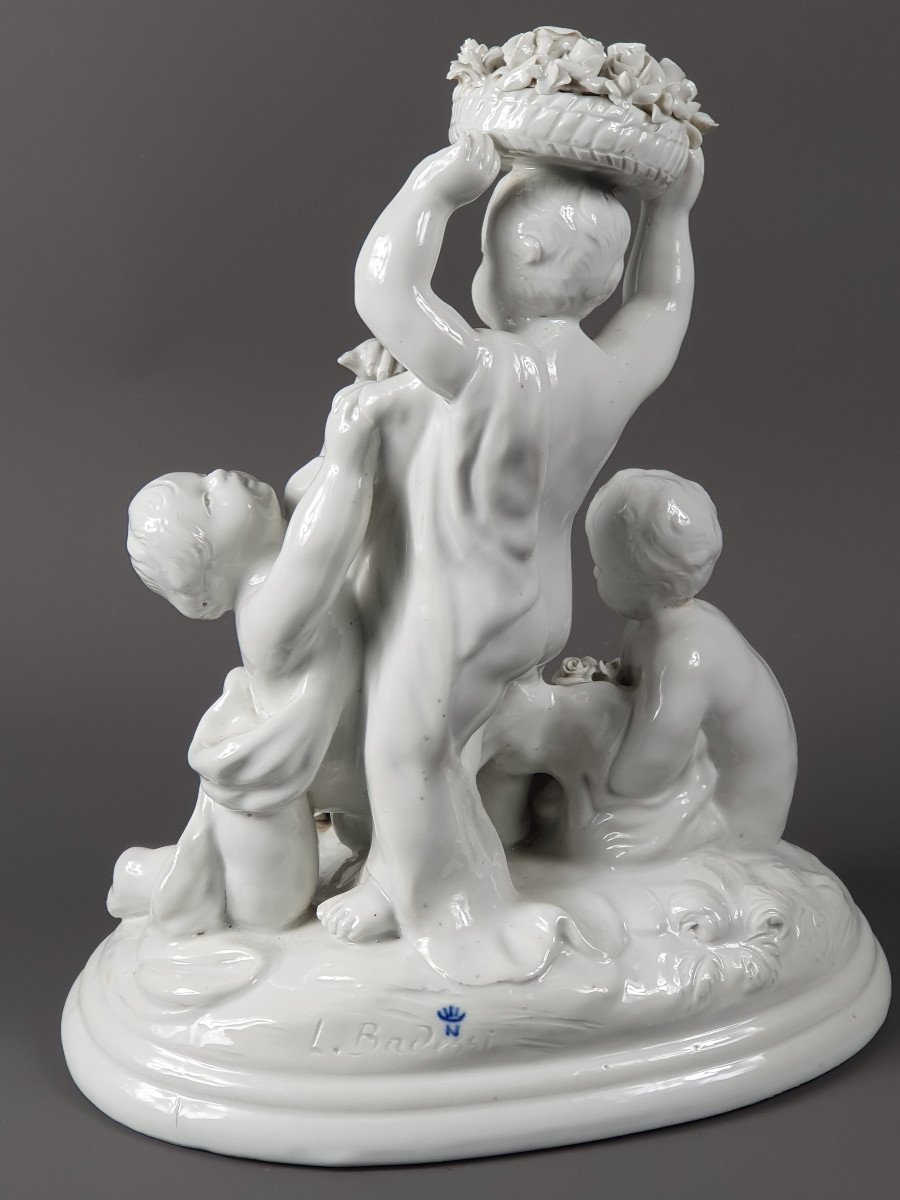 Capodimonte  - Groupe En Porcelaine &eacute;maill&eacute;e - Putti Aux Fleurs d'Apr&egrave;s Badessi-photo-5