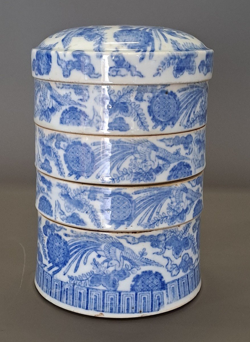 Japanese Porcelain Built-in Bowls