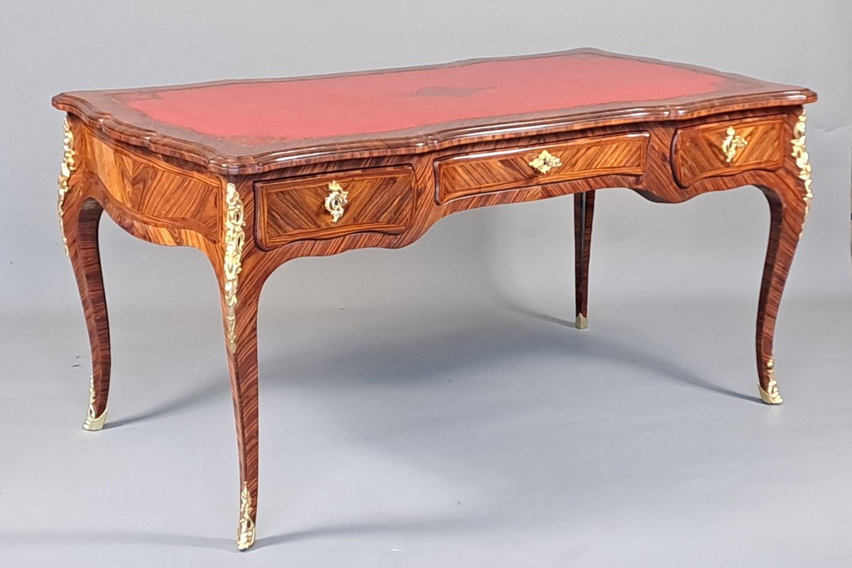 Bureau Plat Louis XV En Marquèterie De Bois De Violette Et Bronze Doré