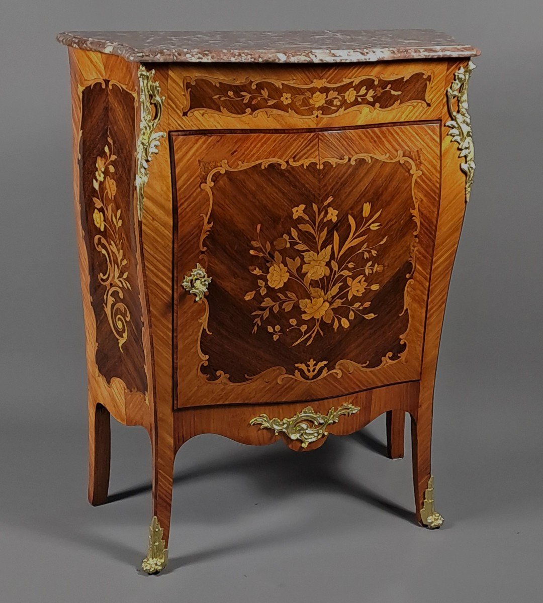 Meuble d'Appui De Style Louis XV En Marquèterie Et Bronze Doré