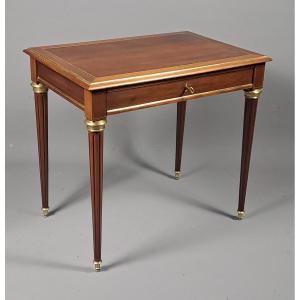 Petit Bureau Ou Table d'Appoint De Style Louis XVI En Acajou