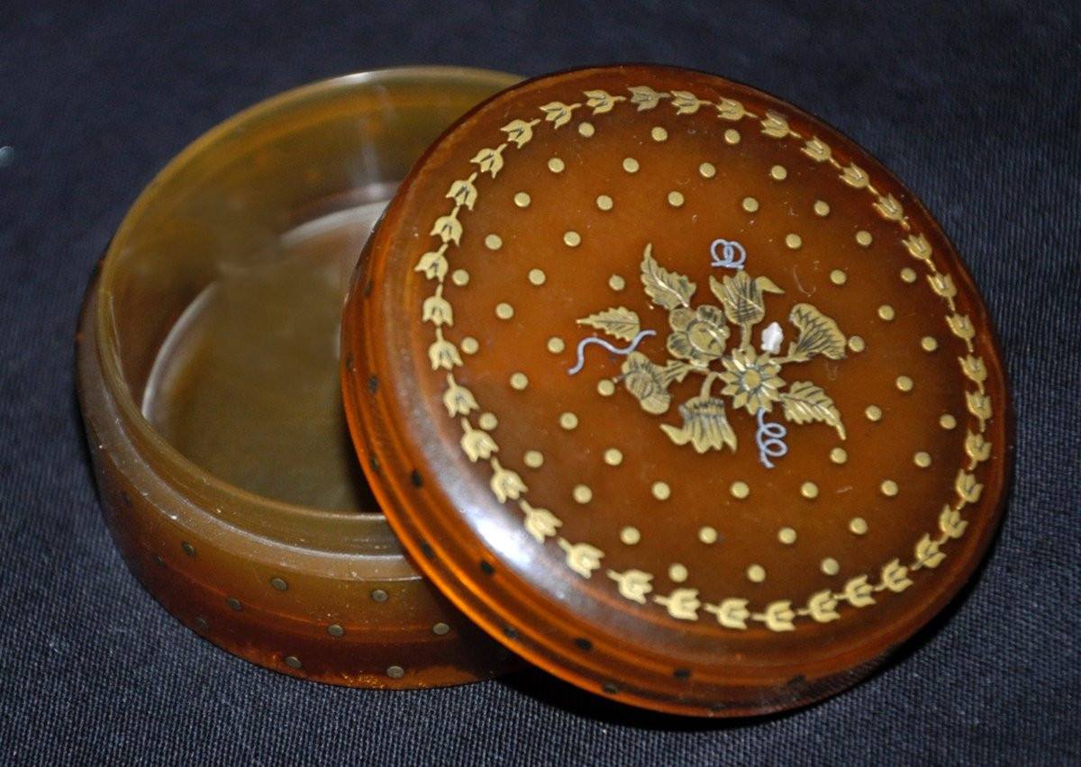 19th Century Tortoiseshell And Gold Pill Box-photo-3