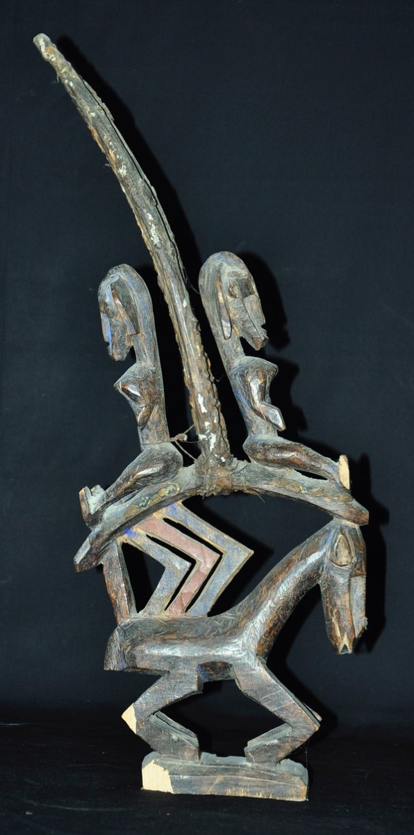 Cimier africain sculpté en bois circa1920