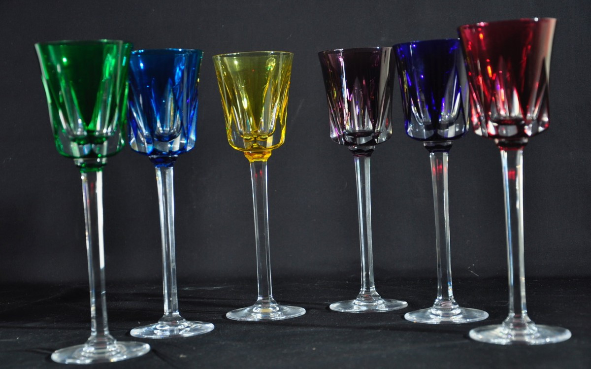 Six verres à pied en cristal coloré signé Cristallerie de Sèvres Circa 1970/80