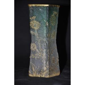 Vase en verre multi couche signé Daum Nancy XXe 