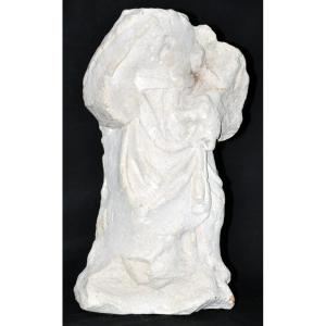 Limestone Sculpture Mother And Child, Haute époque