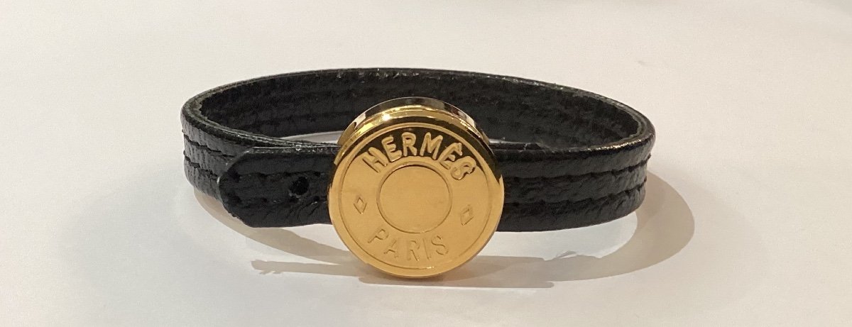 HERMÈS - bracelet en métal doré et cuir noir  -photo-2