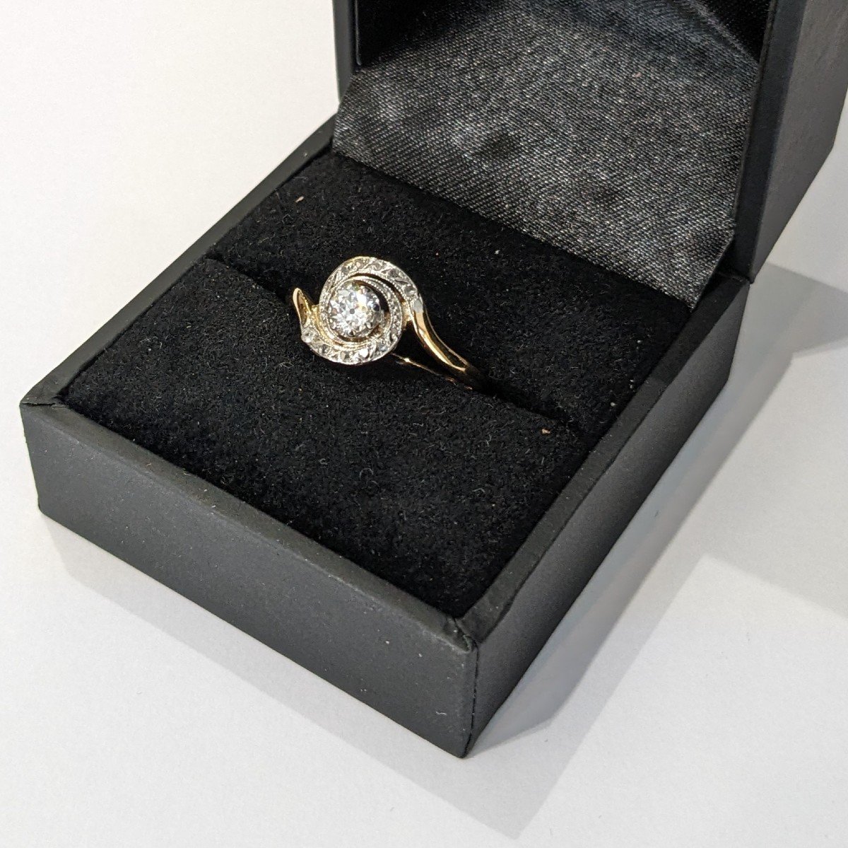 Small Swirl Ring In Yellow Gold, Platinum And Diamonds, 1900 Period-photo-3