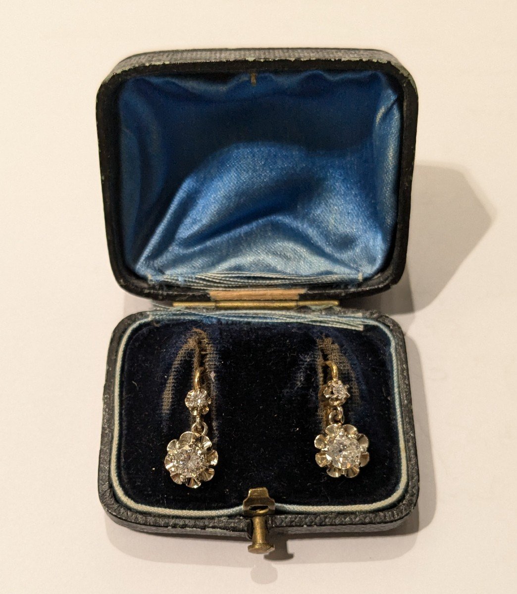 Paire de dormeuses en or, platine et diamants - époque 1925