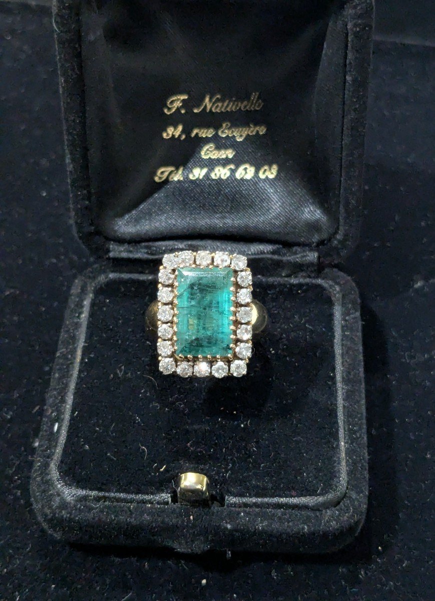 Important Ring In Yellow Gold, Emerald And Diamonds -photo-2