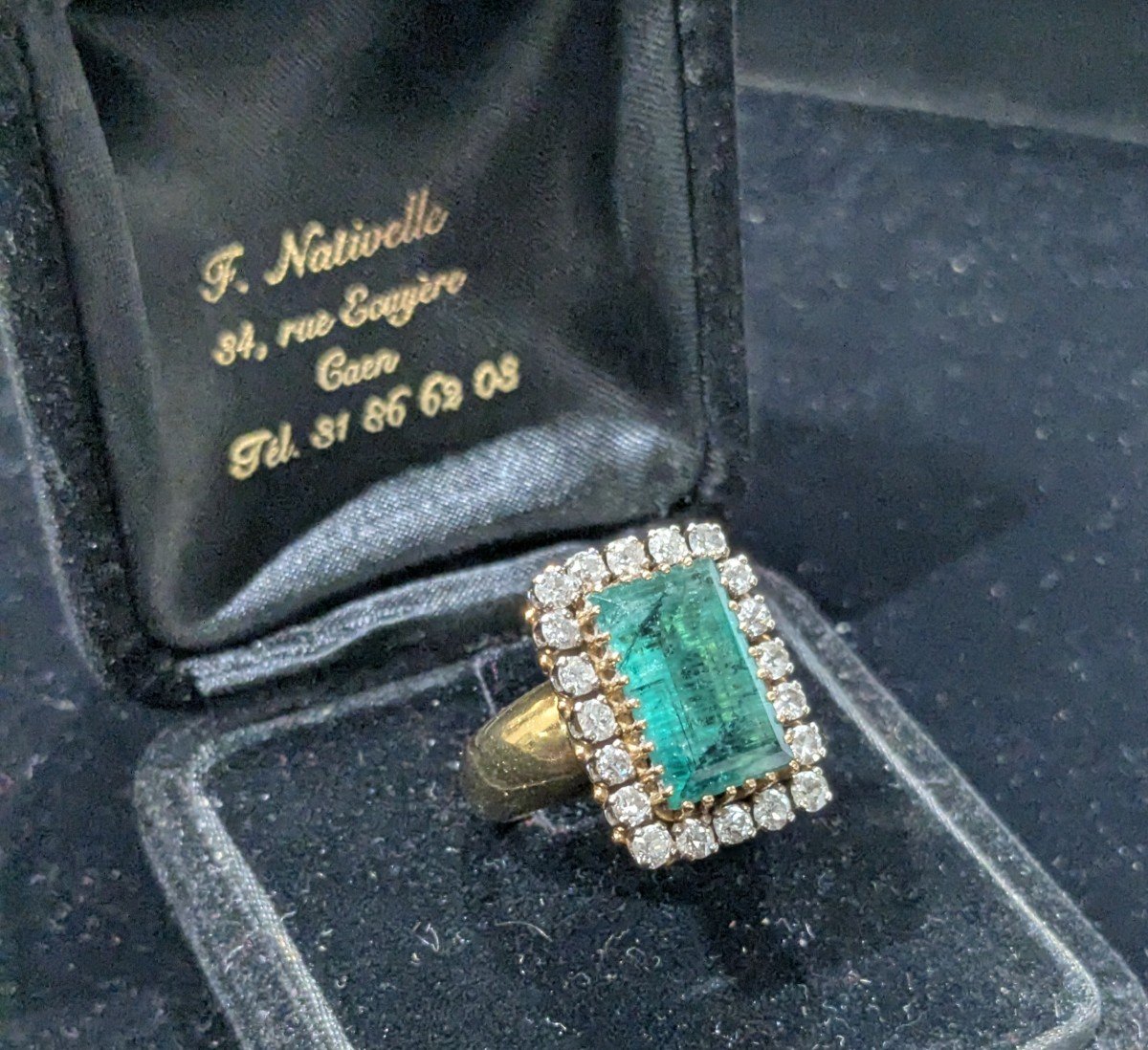 Important Ring In Yellow Gold, Emerald And Diamonds -photo-4