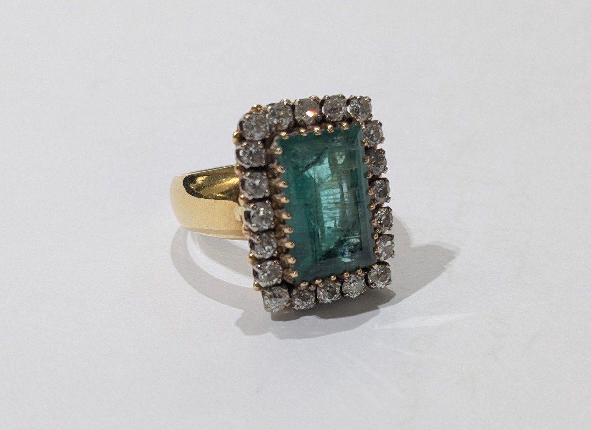 Important Ring In Yellow Gold, Emerald And Diamonds -photo-1