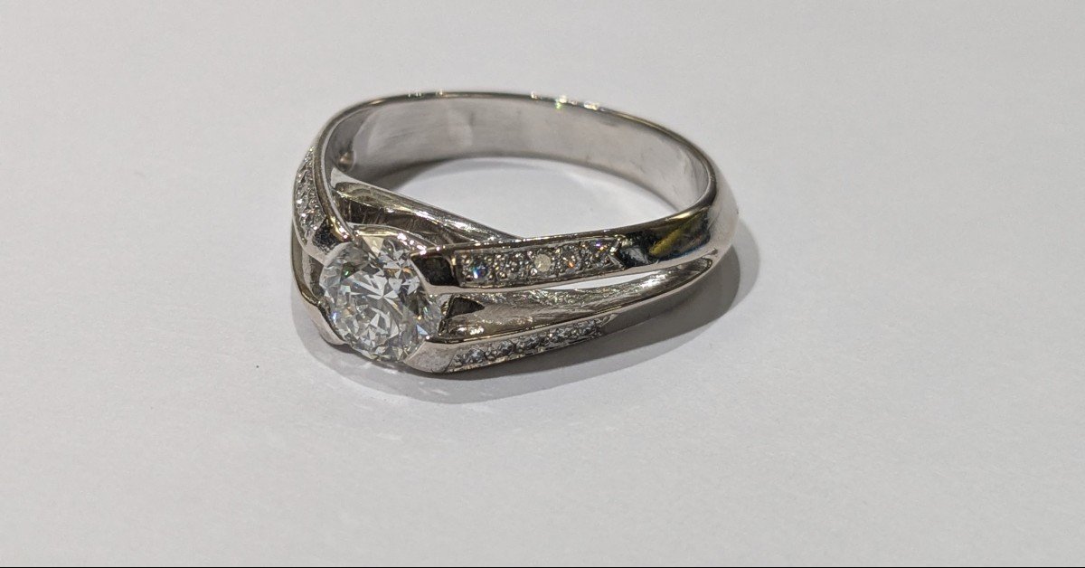 Bague en or gris sertie d'un diamant taille brillant-photo-6