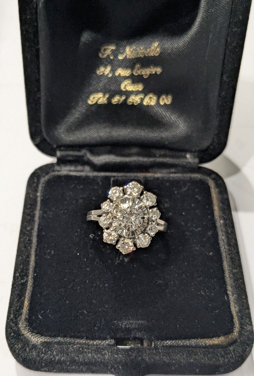 Bague marguerite or gris et diamants - époque 1960